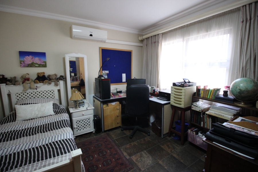 4 Bedroom Property for Sale in Lake Deneysville Free State